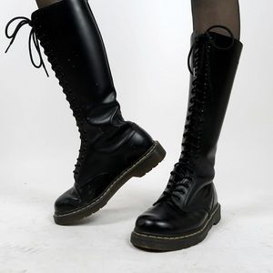Dr. Martens tall black 20 eye boots US 7 Ladies barely worn